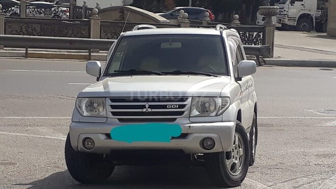 Mitsubishi Pajero io 2001, 210,000 km - 2.0 л - Bakı
