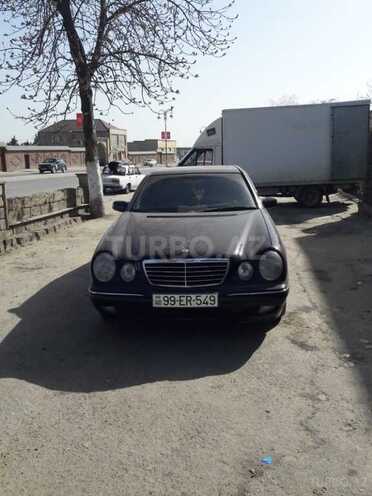 Mercedes E 240 1999, 258,000 km - 2.4 l - Quba