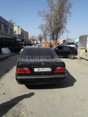Mercedes E 240 1999, 258,000 km - 2.4 l - Quba