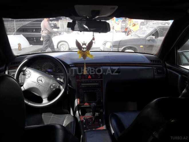 Mercedes E 240 1999, 258,000 km - 2.4 l - Quba