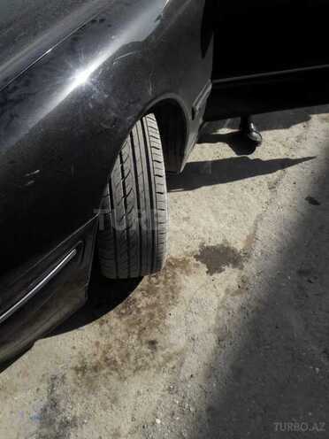 Mercedes E 240 1999, 258,000 km - 2.4 l - Quba