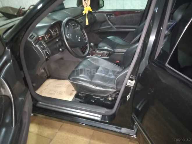 Mercedes E 240 1999, 258,000 km - 2.4 l - Quba