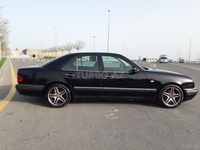 Mercedes E 240 1998, 130,000 km - 2.4 l - Bakı
