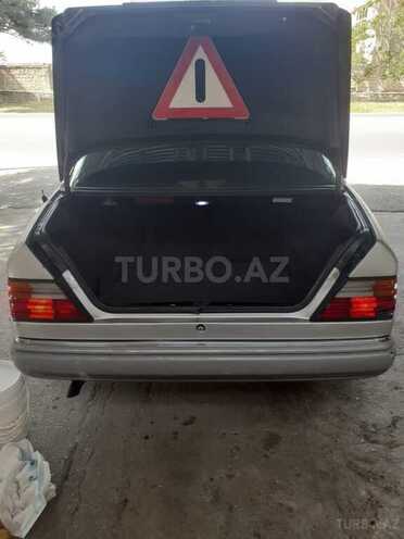 Mercedes E 230 1992, 200,000 km - 2.3 l - Bakı