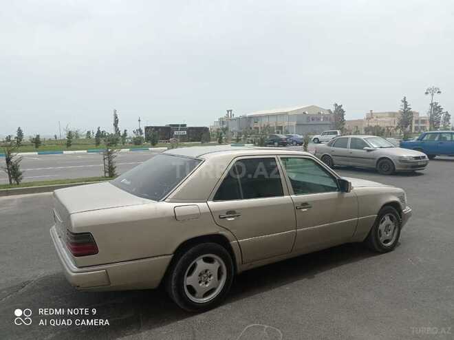 Mercedes E 250 1994, 325,000 km - 2.5 l - Sumqayıt