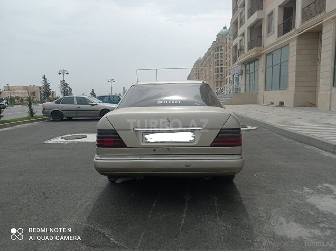Mercedes E 250 1994, 325,000 km - 2.5 l - Sumqayıt