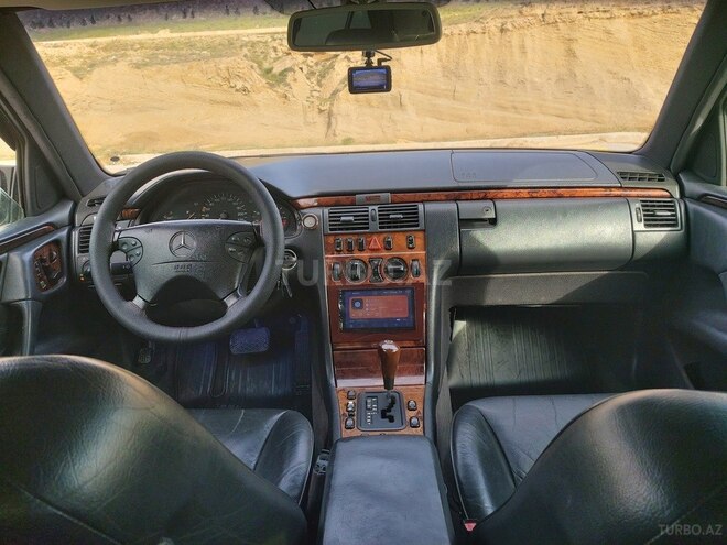 Mercedes E 230 1997, 328,200 km - 2.3 l - Bakı