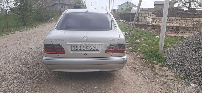 Mercedes E 220 1999, 400,000 km - 2.2 л - Bakı