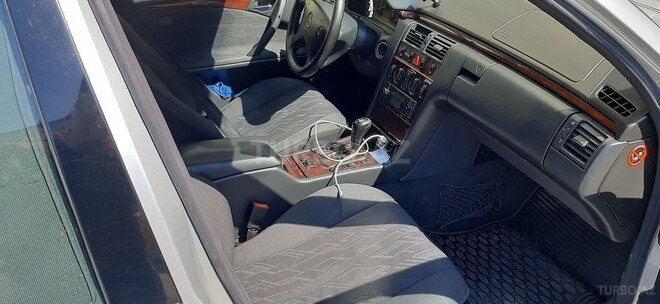 Mercedes E 220 1999, 400,000 km - 2.2 л - Bakı