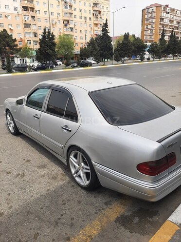 Mercedes E 240 1998, 261,486 km - 2.4 l - Sumqayıt