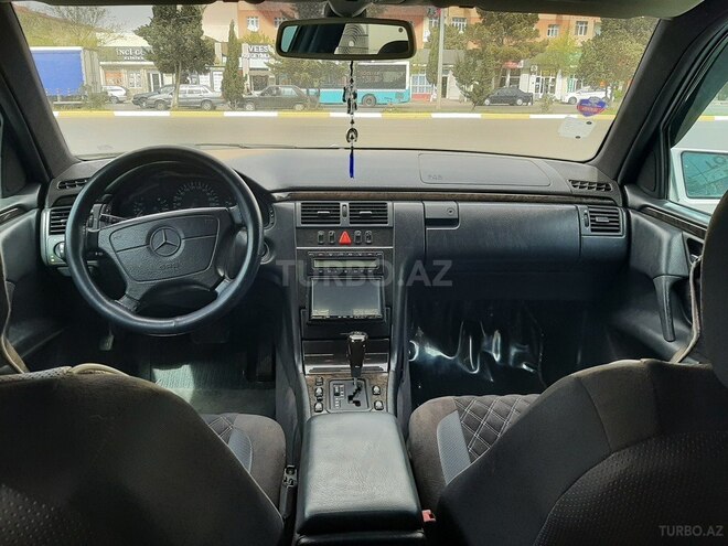 Mercedes E 240 1998, 261,486 km - 2.4 l - Sumqayıt