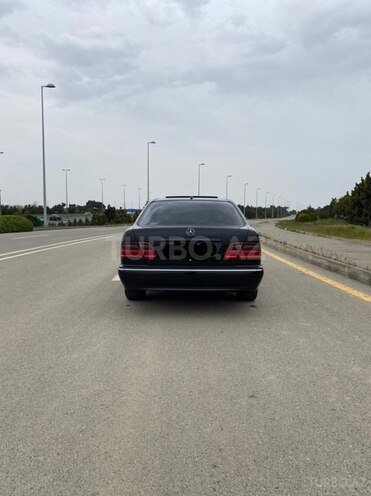 Mercedes E 270 2001, 430,000 km - 2.7 l - Bakı