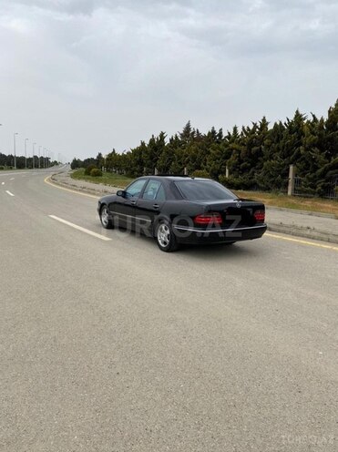 Mercedes E 270 2001, 430,000 km - 2.7 l - Bakı