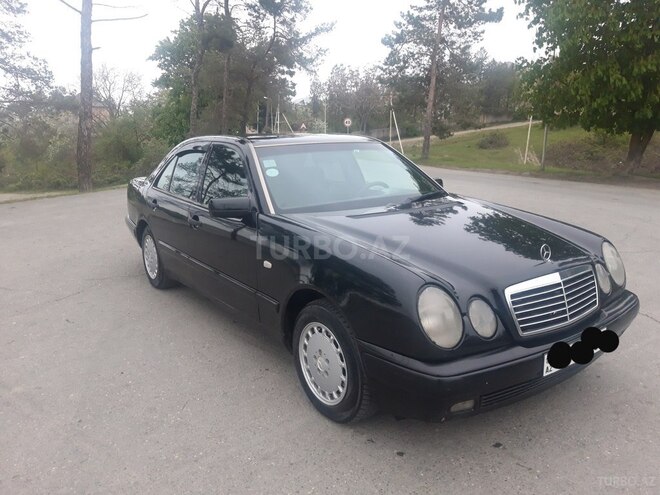 Mercedes E 230 1995, 325,000 km - 2.3 л - Quba