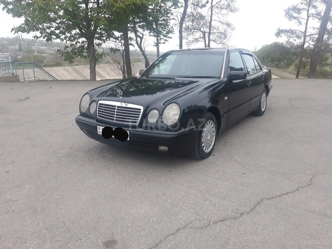 Mercedes E 230 1995, 325,000 km - 2.3 л - Quba