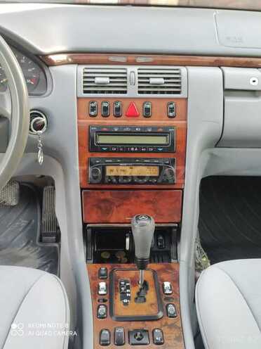 Mercedes E 270 2000, 450,000 km - 2.7 l - Saatlı