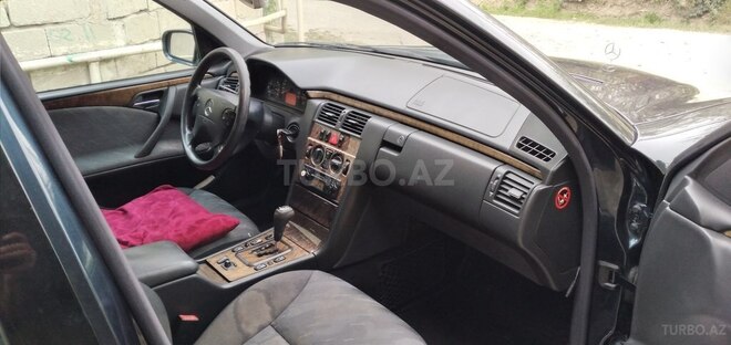 Mercedes E 220 2000, 187,383 km - 2.2 l - Bakı