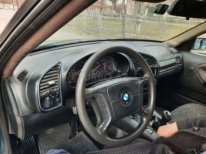 BMW 318 1994, 450,102 km - 1.8 л - Zaqatala