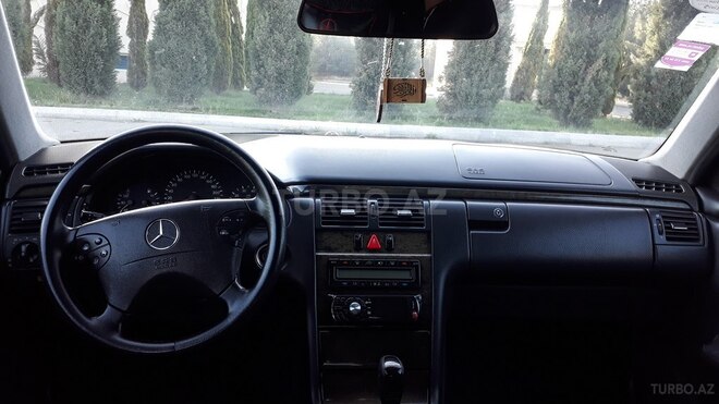 Mercedes E 260 2001, 309,230 km - 2.6 l - Gəncə