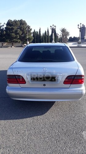 Mercedes E 260 2001, 309,230 km - 2.6 l - Gəncə