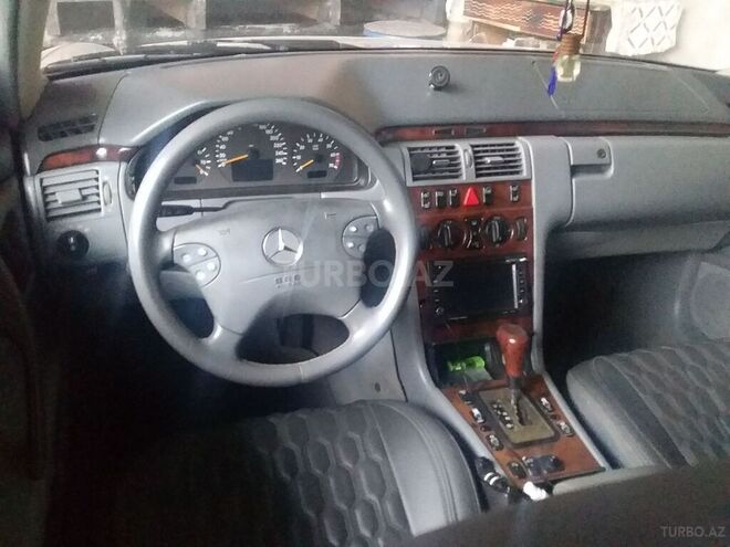 Mercedes E 320 2000, 304,841 km - 3.2 l - Zaqatala