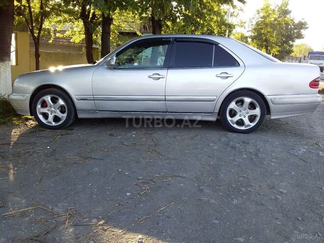 Mercedes E 320 2000, 304,841 km - 3.2 l - Zaqatala