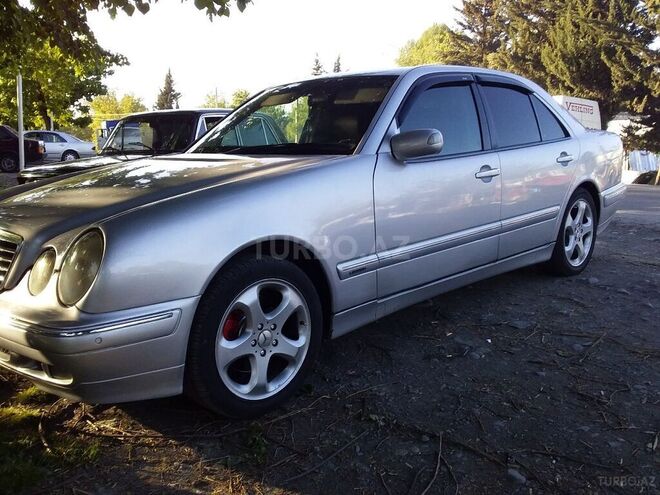 Mercedes E 320 2000, 304,841 km - 3.2 l - Zaqatala