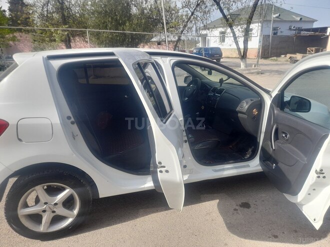 Renault Sandero 2014, 280,000 km - 1.6 l - Quba