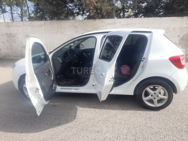 Renault Sandero 2014, 280,000 km - 1.6 l - Quba