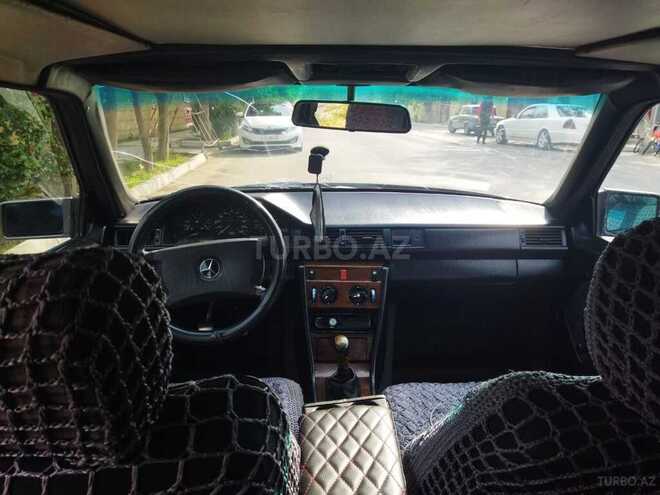 Mercedes E 250 1989, 135,000 km - 2.5 l - Biləsuvar