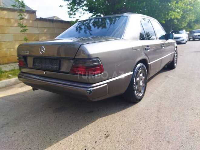 Mercedes E 250 1989, 135,000 km - 2.5 l - Biləsuvar