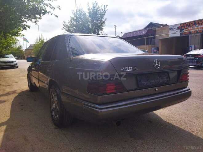 Mercedes E 250 1989, 135,000 km - 2.5 l - Biləsuvar