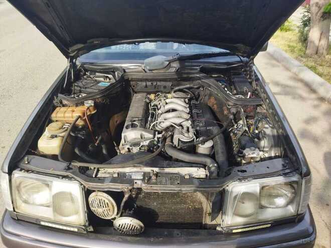 Mercedes E 250 1989, 135,000 km - 2.5 l - Biləsuvar