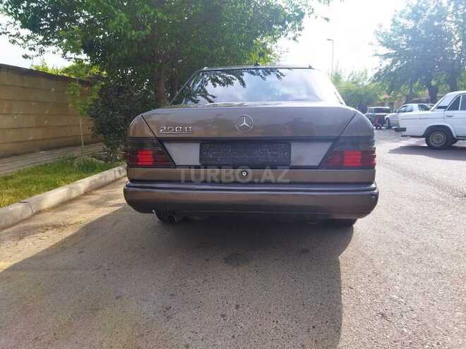 Mercedes E 250 1989, 135,000 km - 2.5 l - Biləsuvar