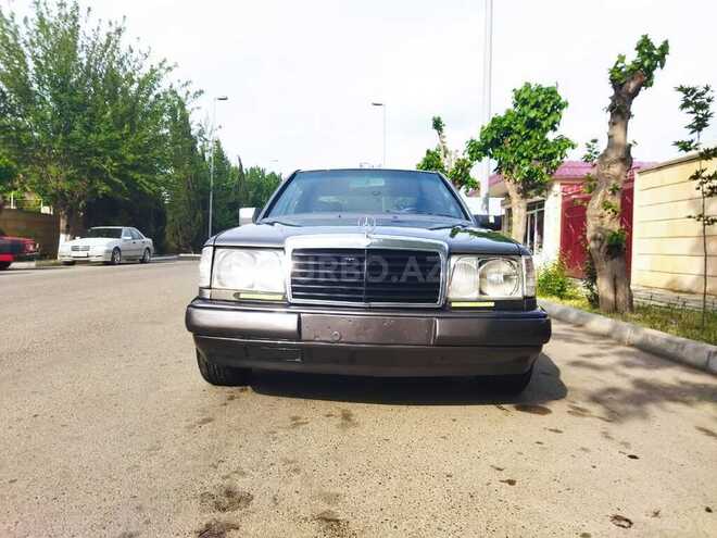 Mercedes E 250 1989, 135,000 km - 2.5 l - Biləsuvar