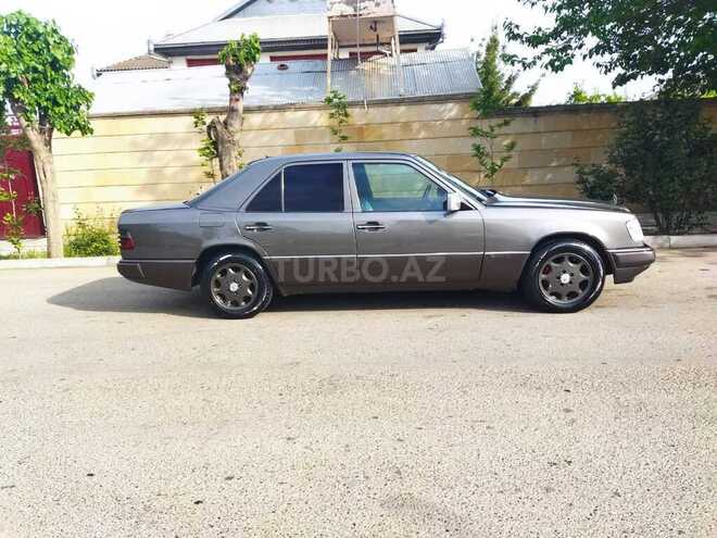 Mercedes E 250 1989, 135,000 km - 2.5 l - Biləsuvar