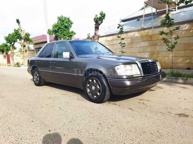 Mercedes E 250 1989, 135,000 km - 2.5 l - Biləsuvar