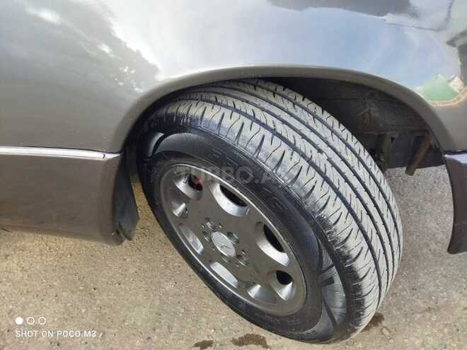 Mercedes E 250 1989, 135,000 km - 2.5 l - Biləsuvar