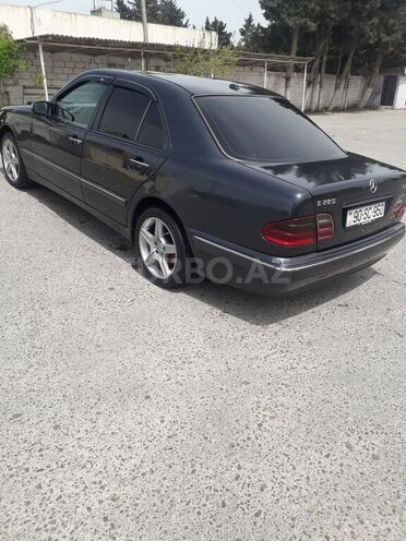 Mercedes E 220 2000, 193,000 km - 2.2 l - Bakı
