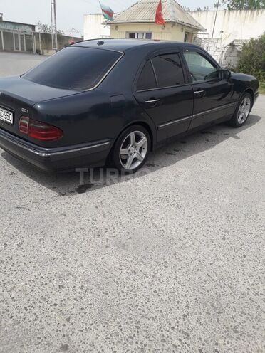 Mercedes E 220 2000, 193,000 km - 2.2 l - Bakı