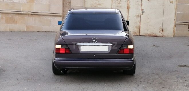 Mercedes E 230 1992, 287,000 km - 2.3 л - Bakı