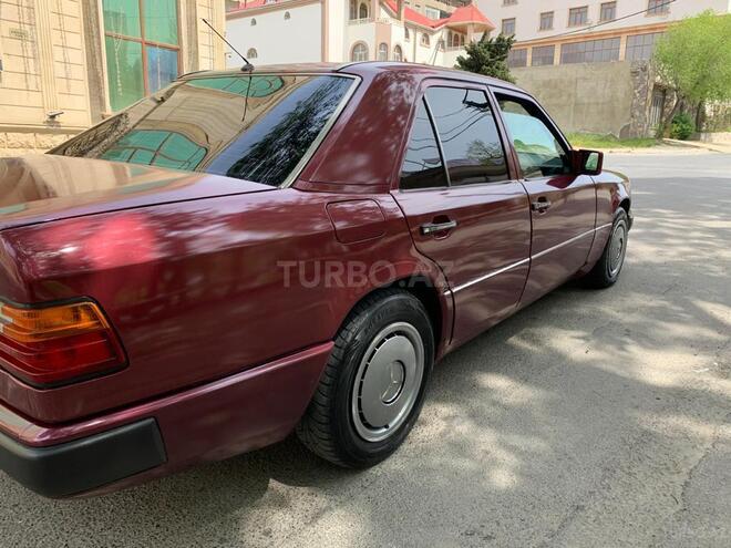 Mercedes E 220 1993, 263,800 km - 2.2 l - Bakı