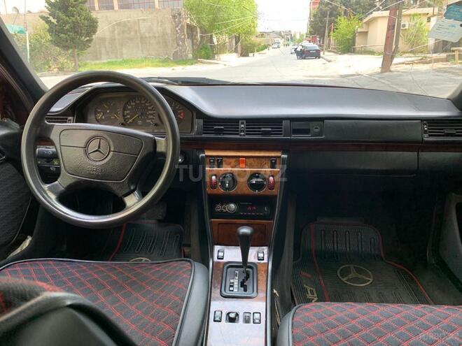 Mercedes E 220 1993, 263,800 km - 2.2 l - Bakı