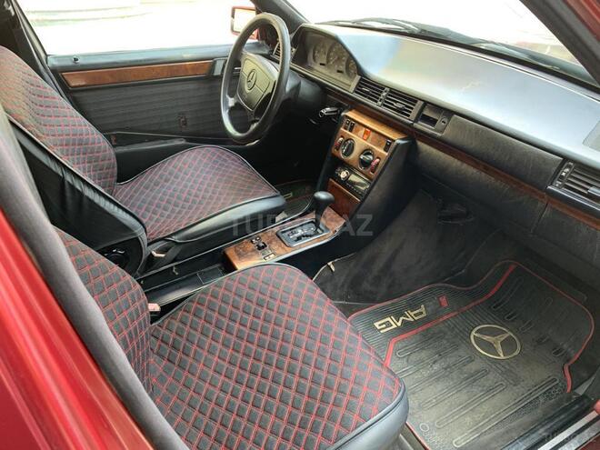 Mercedes E 220 1993, 263,800 km - 2.2 l - Bakı