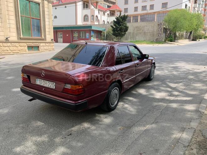 Mercedes E 220 1993, 263,800 km - 2.2 l - Bakı