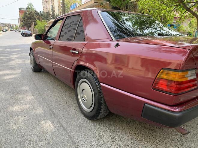 Mercedes E 220 1993, 263,800 km - 2.2 l - Bakı
