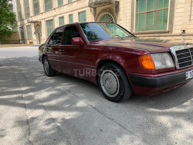 Mercedes E 220 1993, 263,800 km - 2.2 l - Bakı