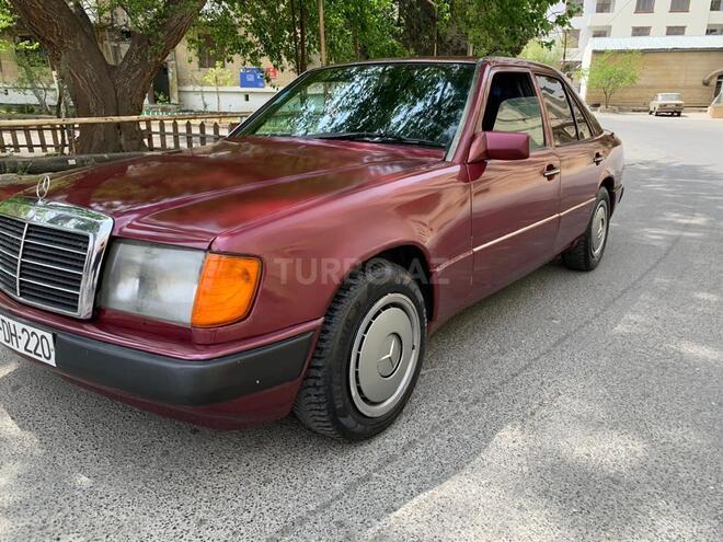 Mercedes E 220 1993, 263,800 km - 2.2 l - Bakı