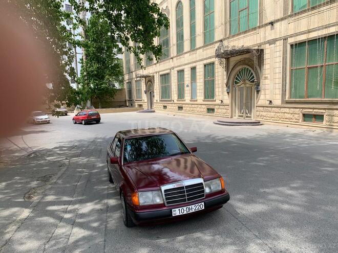Mercedes E 220 1993, 263,800 km - 2.2 l - Bakı
