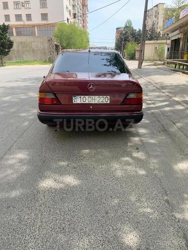 Mercedes E 220 1993, 263,800 km - 2.2 l - Bakı